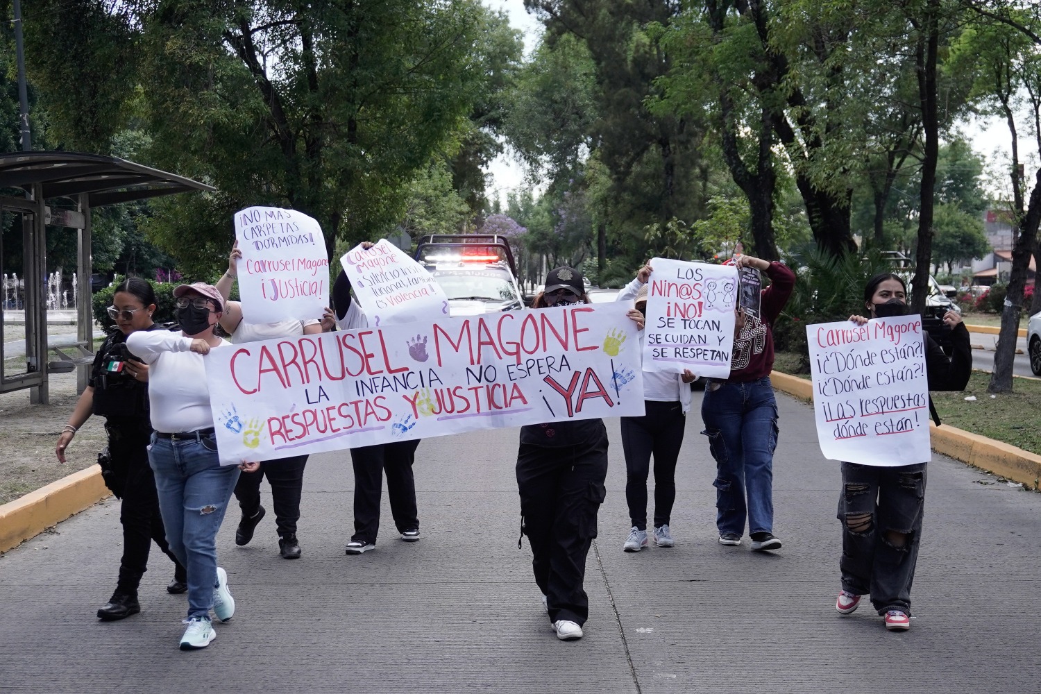 VIDEO Realizan en Puebla manifestación en contra del Colegio Carrusel Magone