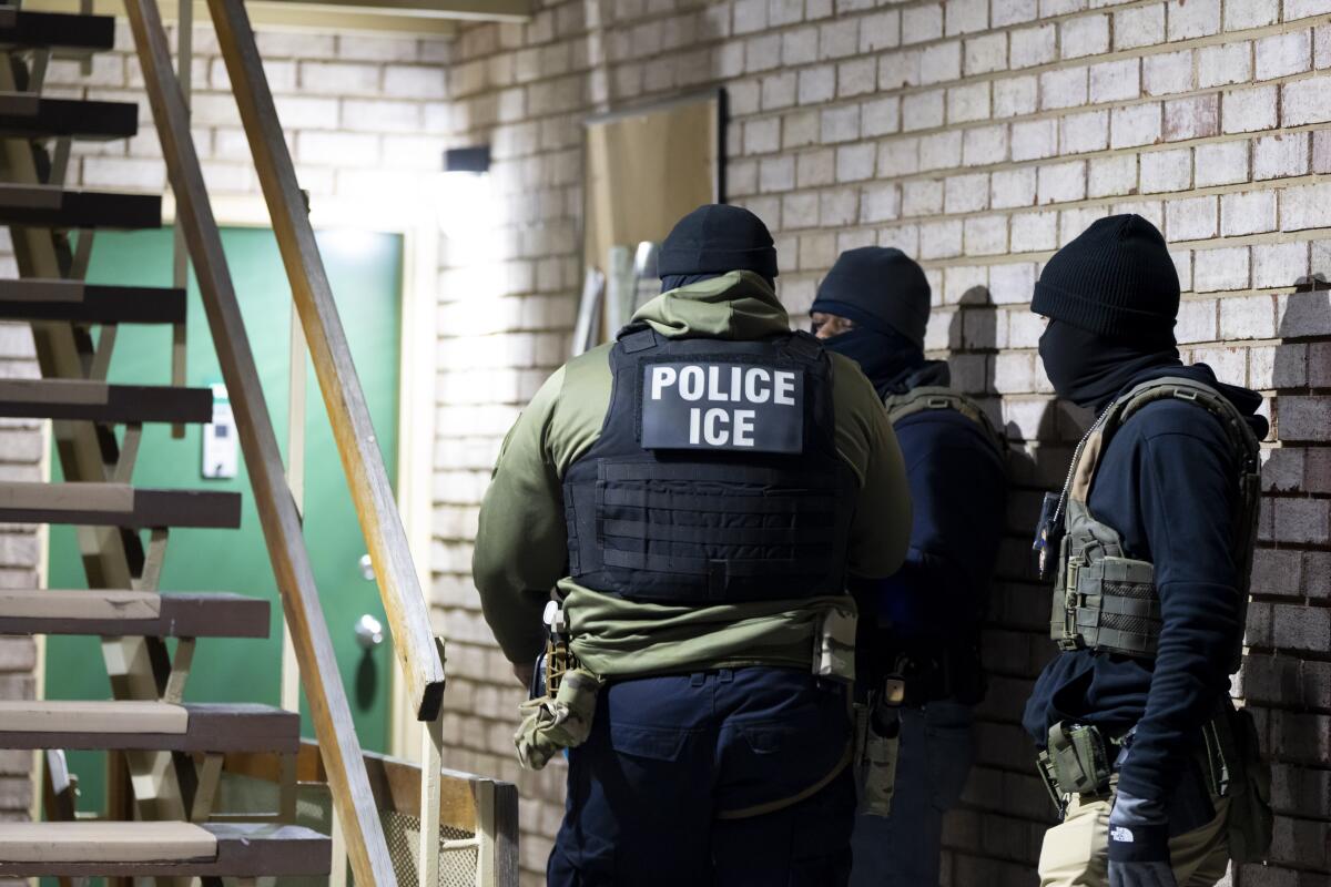 Estados Unidos destina más de 250 millones de dólares a policías locales para detener migrantes