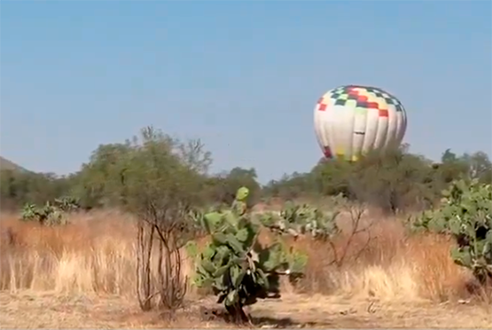 Globo aerostático realiza aterrizaje de emergencia en Teotihuacán 