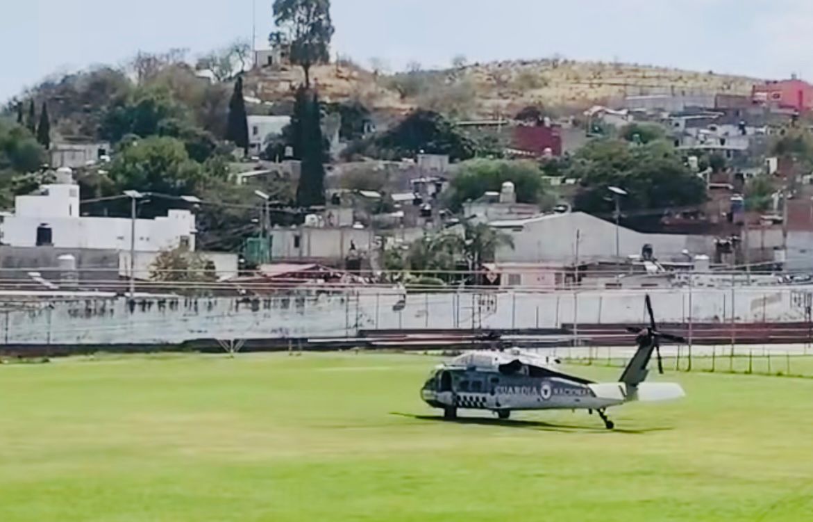 Helicóptero de la Guardia Nacional irrumpe en Metepec
