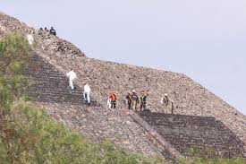 EU ofrece apoyo a México tras ataque armado en Teotihuacán; hay estadounidenses entre los heridos 