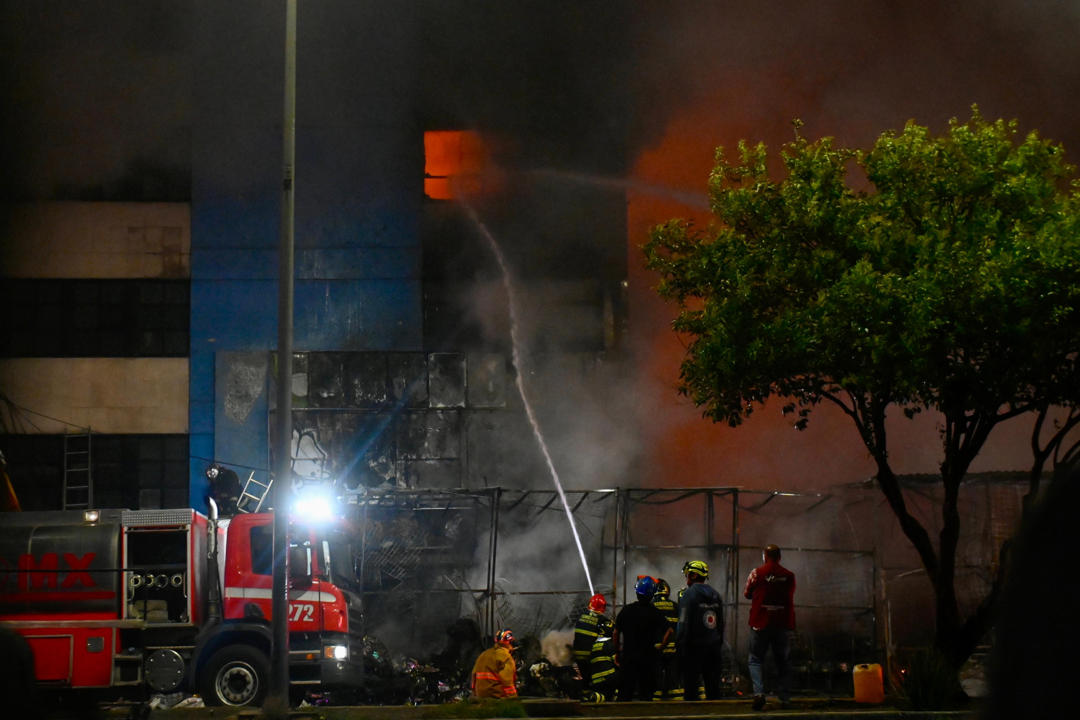 Más de 220 personas evacuadas por incendio en Mercado de Sonora en la CDMX