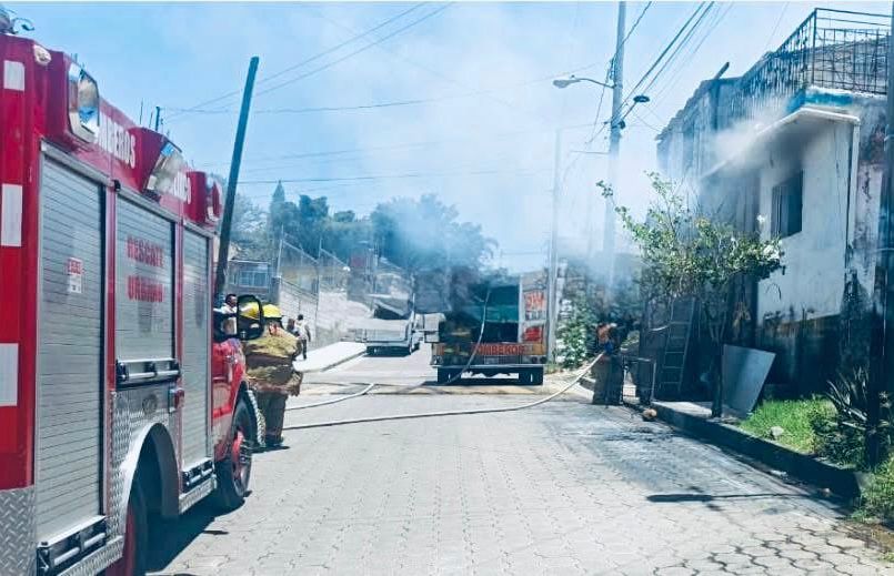 Un intoxicado por incendio en balconería de Atlixco