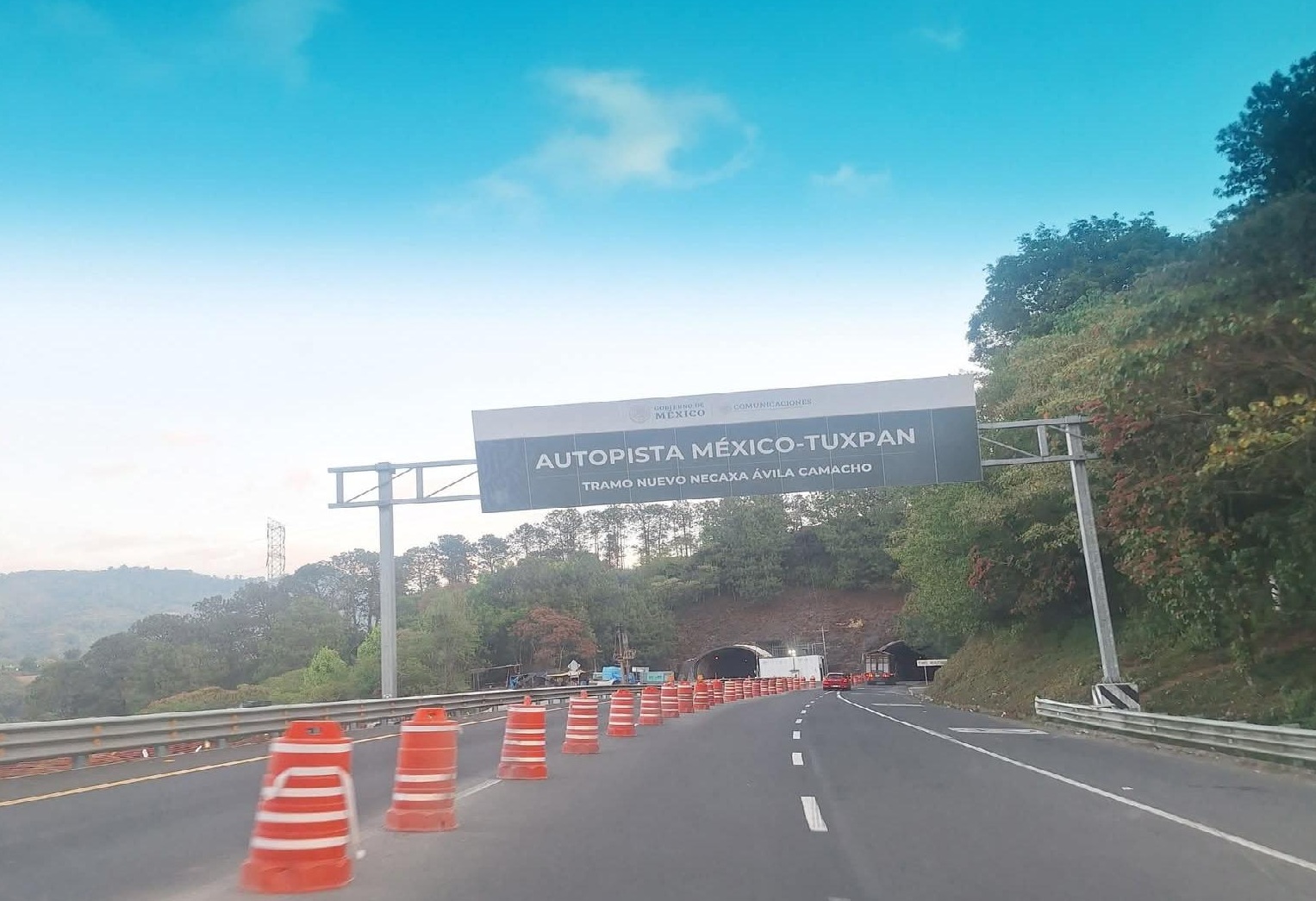 Atropellan a joven en la México-Tuxpan; lleva 12 horas tirado en la zona