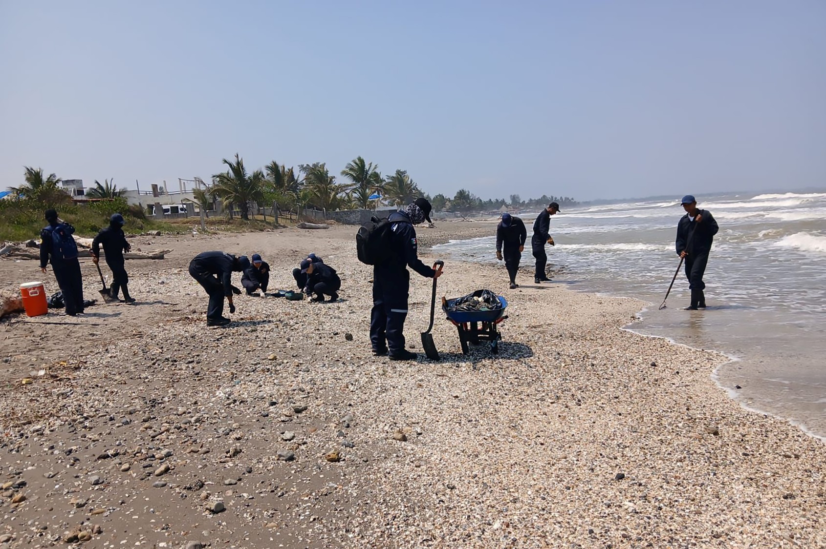 Grupo Interinstitucional mantiene brigadas de limpieza en playas del Golfo