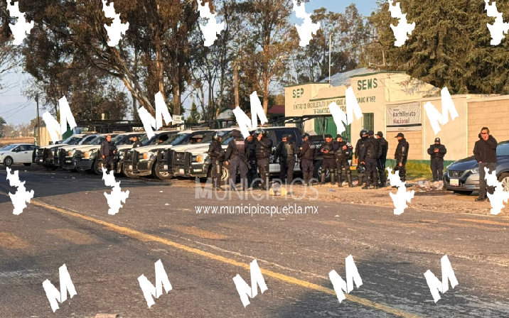 Equipo antimotines desaloja bloqueo en la México-Veracruz