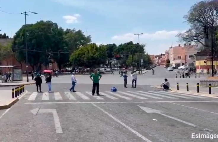 Manifestación en Casa Aguayo provoca cierre vial en la 14 Oriente