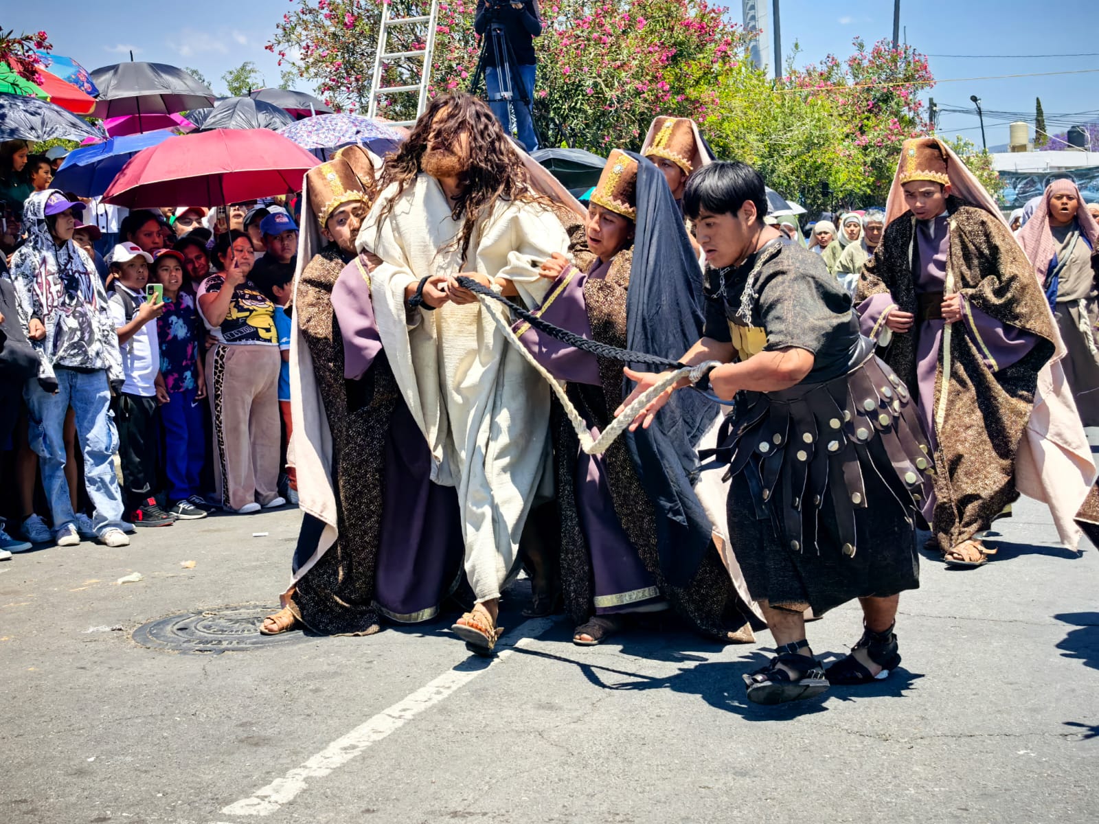 Tehuacán revive la Pasión de Cristo con multitudinaria muestra de fe y tradición