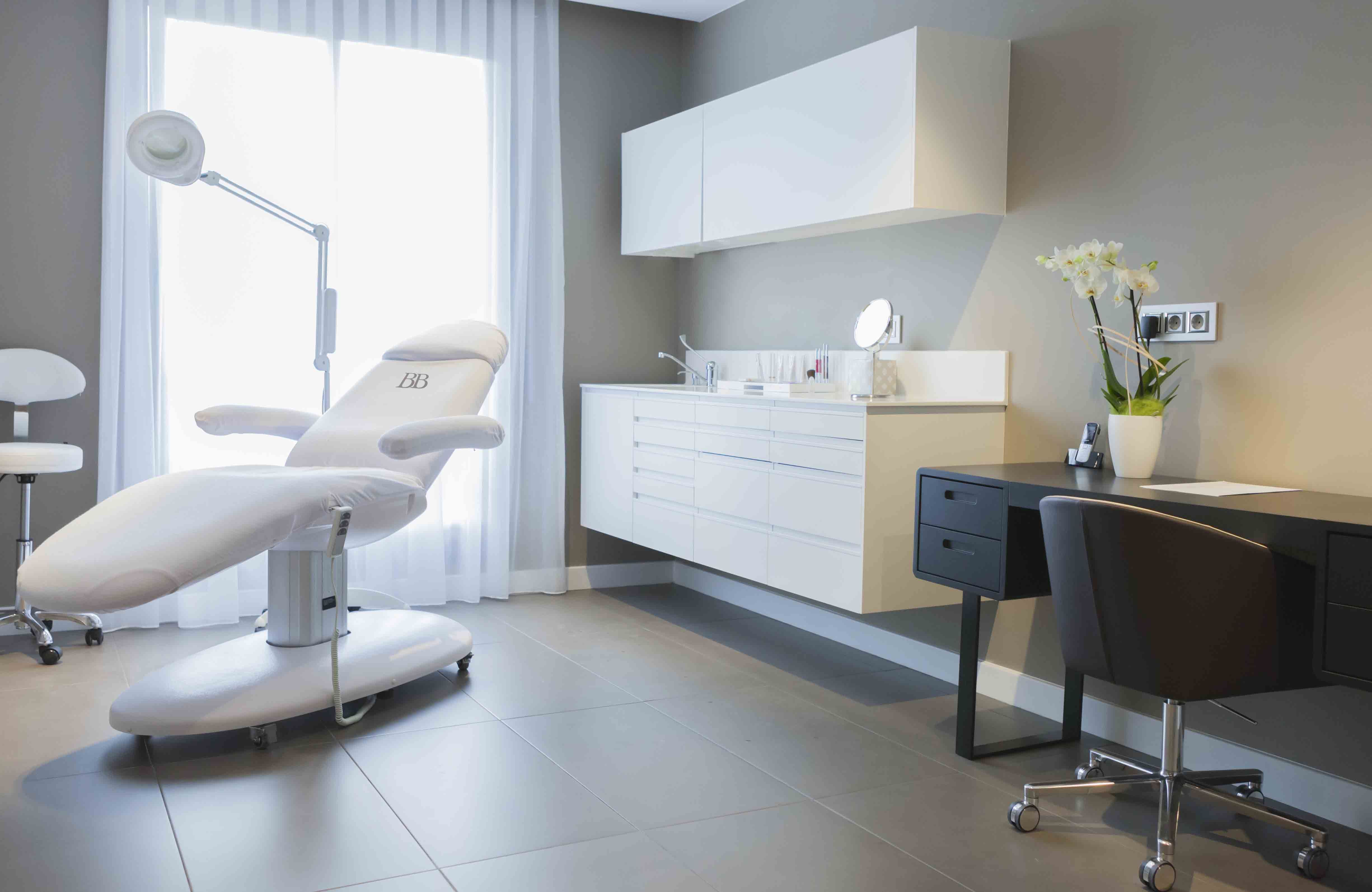 Piden regular el funcionamiento de Clínicas de Belleza en Puebla 