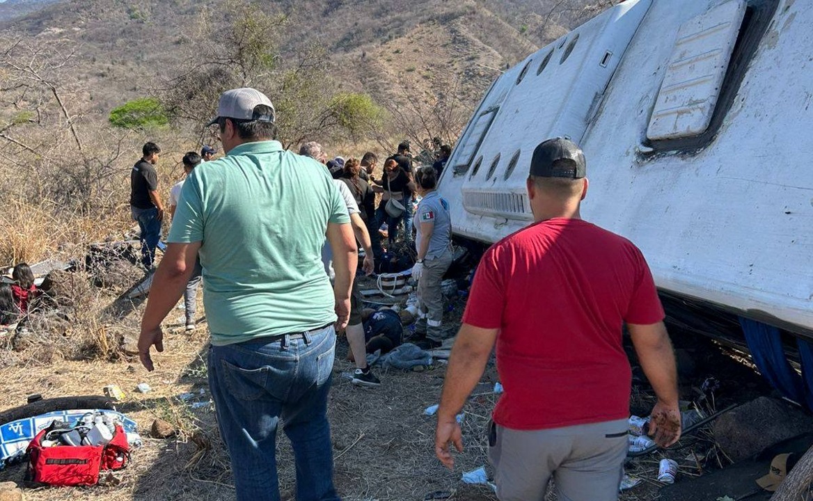 Deja accidente de autobús en Nayarit siete muertos