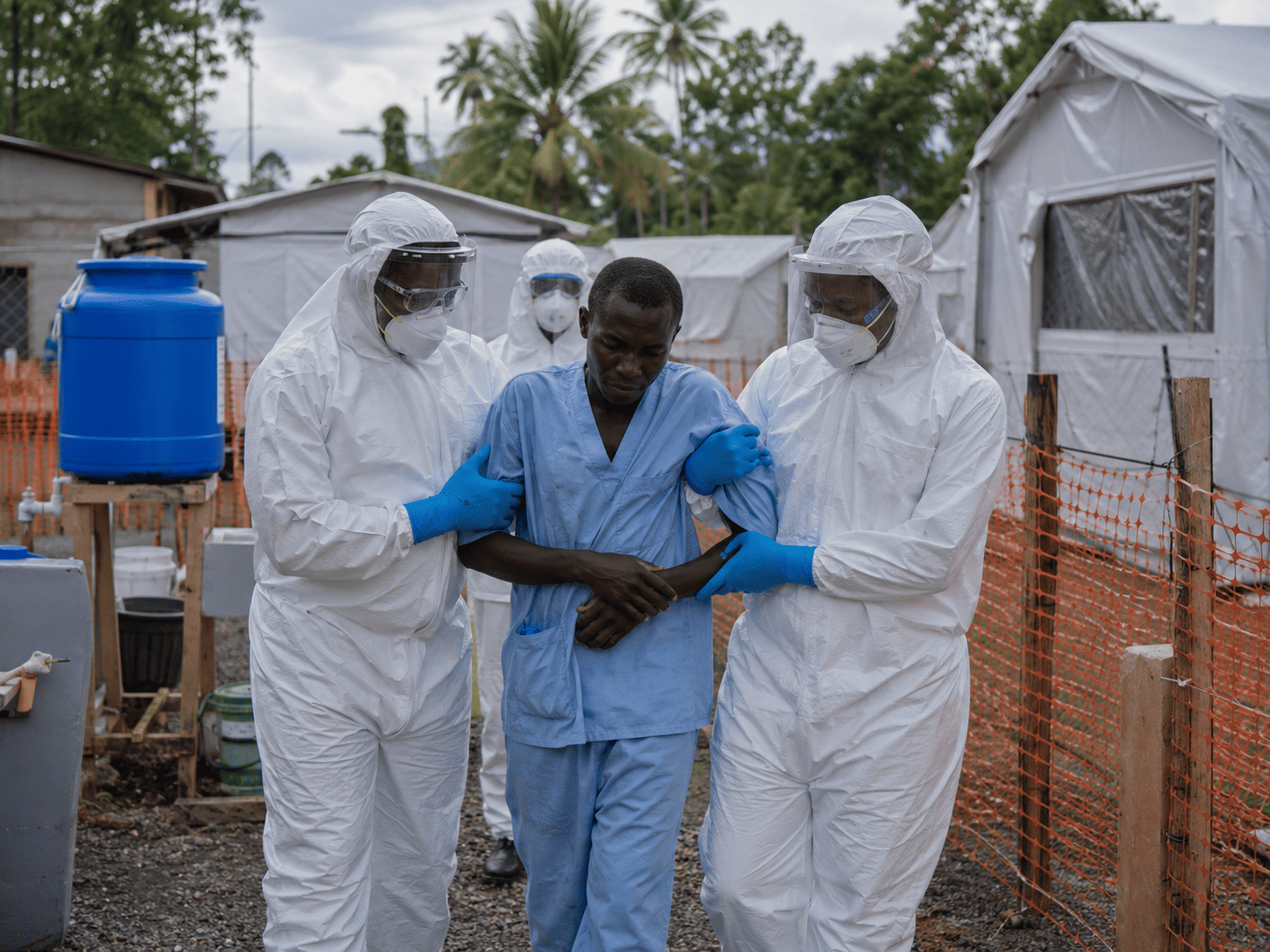 OMS reporta cinco recuperados de ébola en medio de brote en el Congo