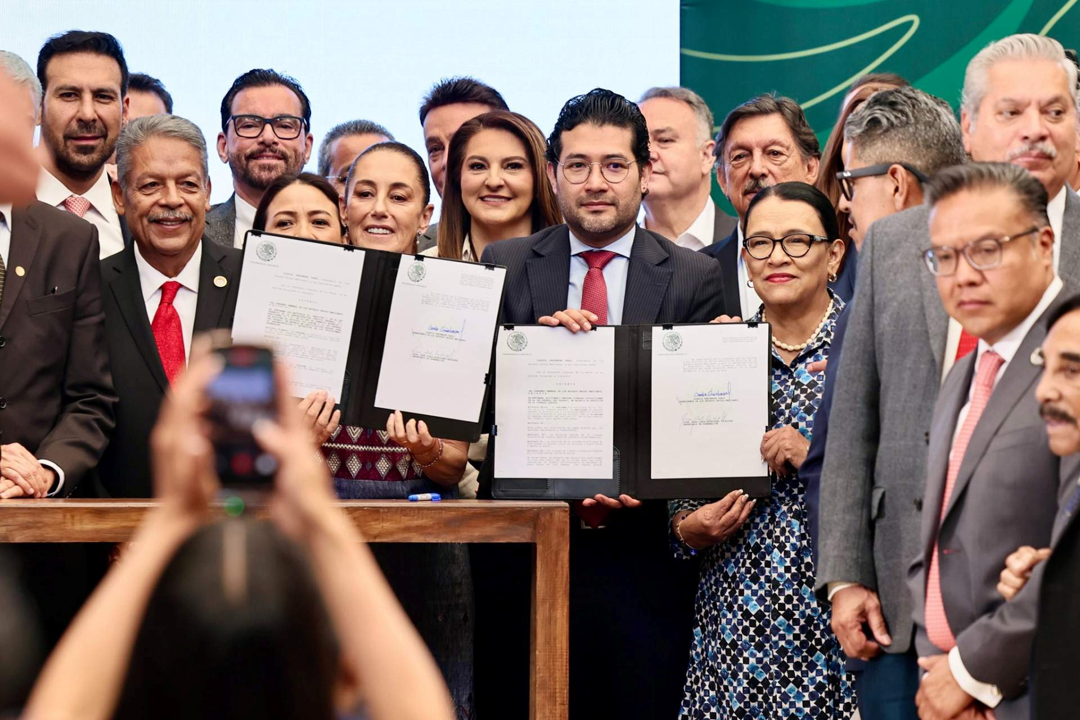 Claudia Sheinbaum firma acuerdo para jornada laboral de 40 horas