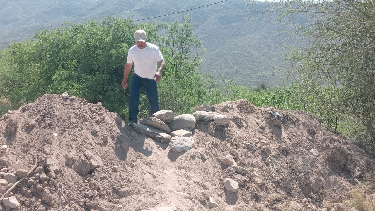 Cuatro bloqueos paralizan San Antonio Cañada; familias caminan kilómetros ante cierre total de accesos