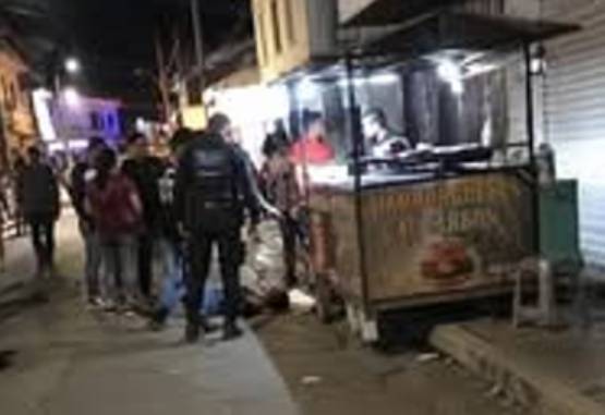 Hamburguesero apuñala a un masculino en pleno centro de Tlapanalá