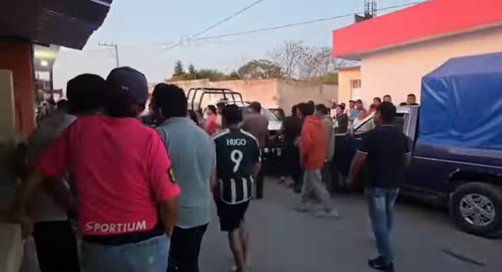Pobladores protestan en contra de edil de Atoyatempan por alza en inseguridad 