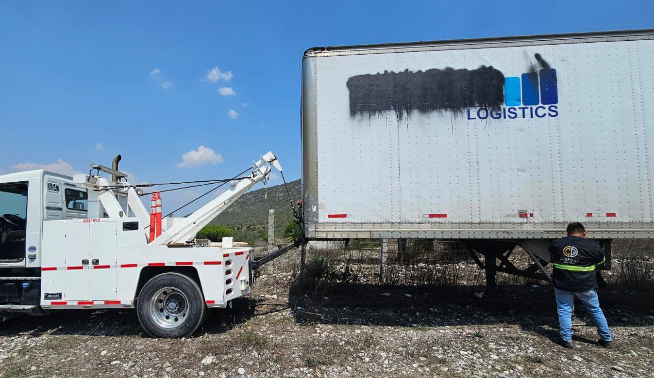 Hallan dentro de caja de tráiler cuerpo emplayado en Tepanco de López 