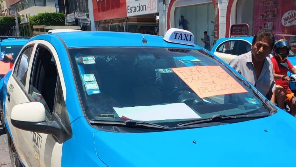 Taxistas de Tehuacán exigen piso parejo ante plataformas digitales ante nueva disposición vehicular
