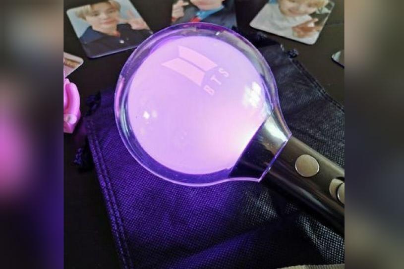 Lightstick, el dispositivo luminoso que une al Army 