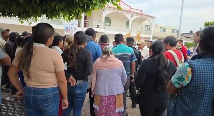 Pobladores de Atoyatempan toman presidencia municipal hartos de la  inseguridad 