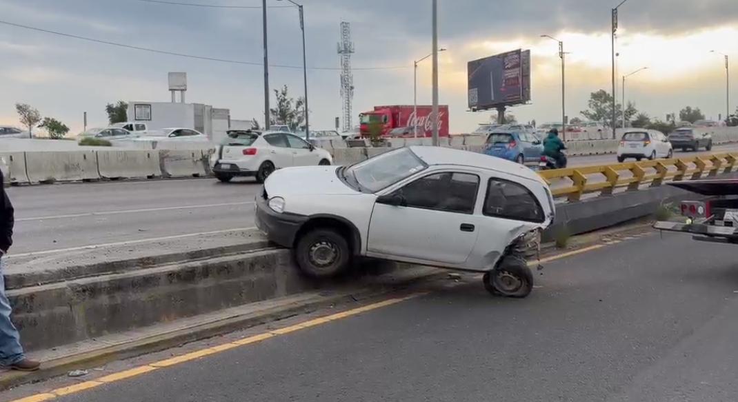 Choque en Periférico-Ecológico causa intenso caos vial 
