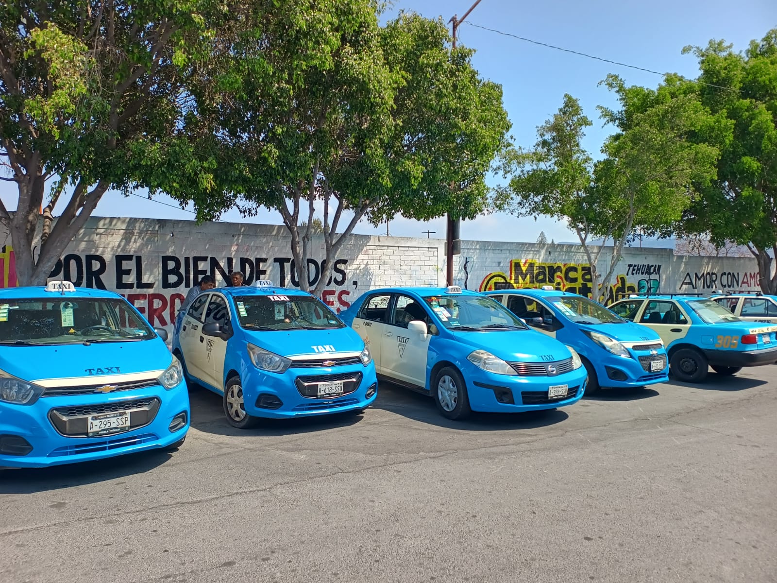 Hasta 30% de taxistas de Tehuacán habrían migrado a plataformas por altos costos y nuevas exigencias