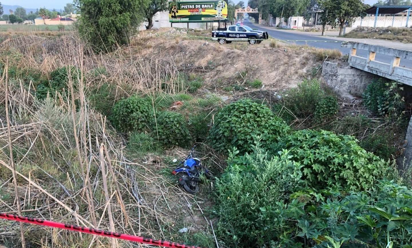 Pareja cae a canal de aguas negras en Tochtepec y muere mujer