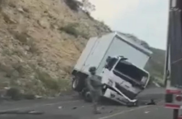 Un prensado y heridos deja choque en la Cuacnopalan-Oaxaca