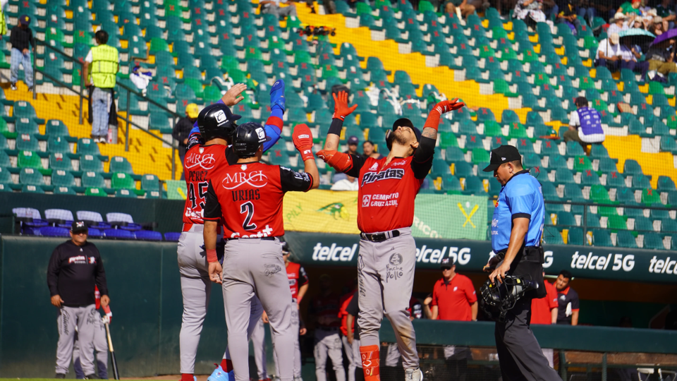 Alejandro Flores guía a los Piratas al triunfo sobre Pericos