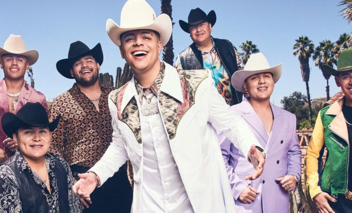Prepárate para cantar con Grupo Firme en el Palenque de la Feria
