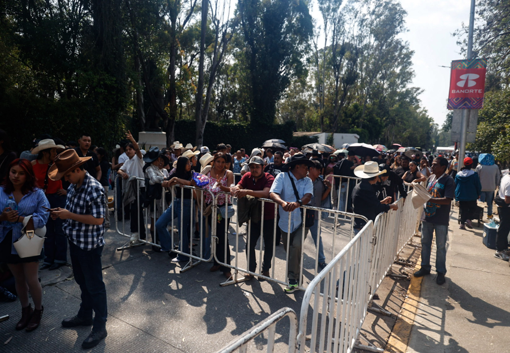 VIDEO Enorme fila para el concierto de los Tigres del Norte en la Feria de Puebla