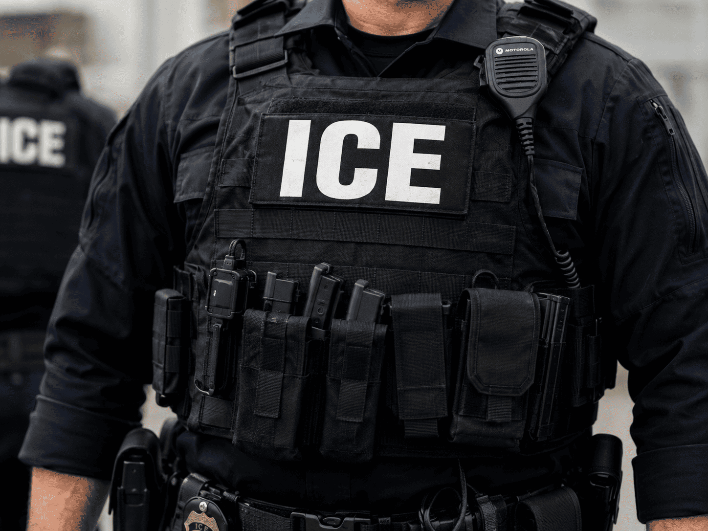  El ICE detiene a 48 trabajadores en redada migratoria en Carolina del Sur