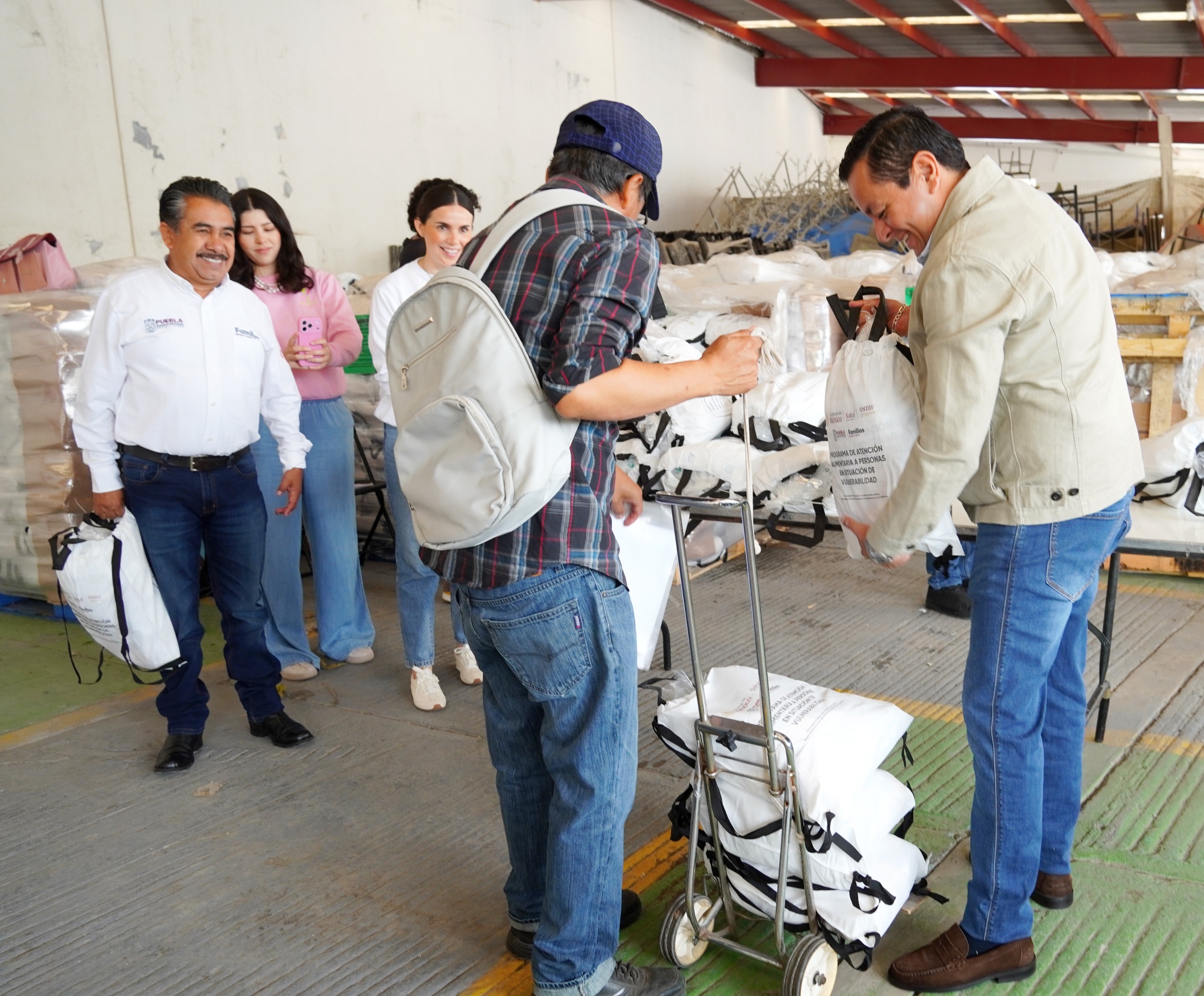 Dif estatal y municipal fortalecen la alimentación de más de 2 mil familias vulnerables en Texmelucan