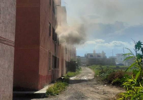Bomberos sofocan incendio en vivienda de Texmelucan