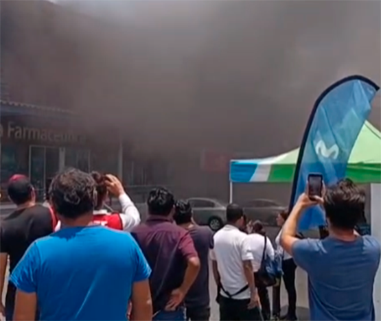 Se registra incendio en locales frente al Mercado Independencia en Puebla