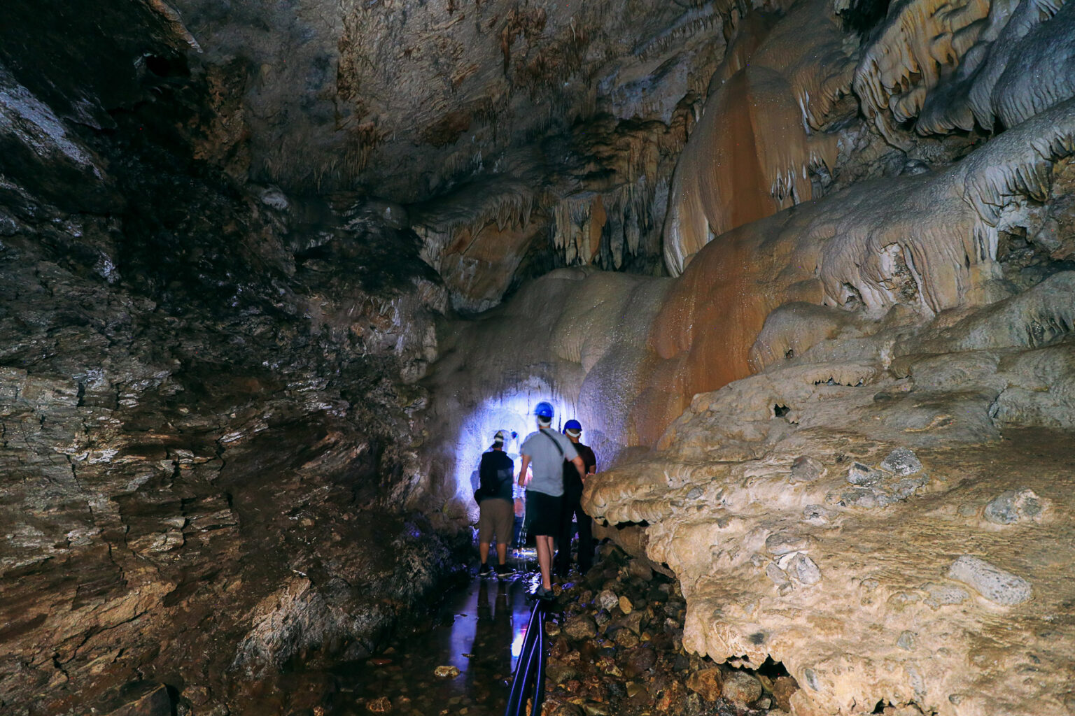  Explora un río subterráneo en las grutas de Acocomoca