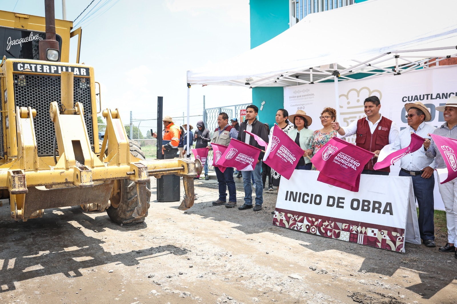 Omar Muñoz inicia pavimentación en San Lorenzo Almecatla