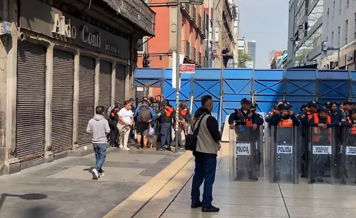Ante los bloques del CNTE, cancelan procesión de Corpus Christi en CDMX