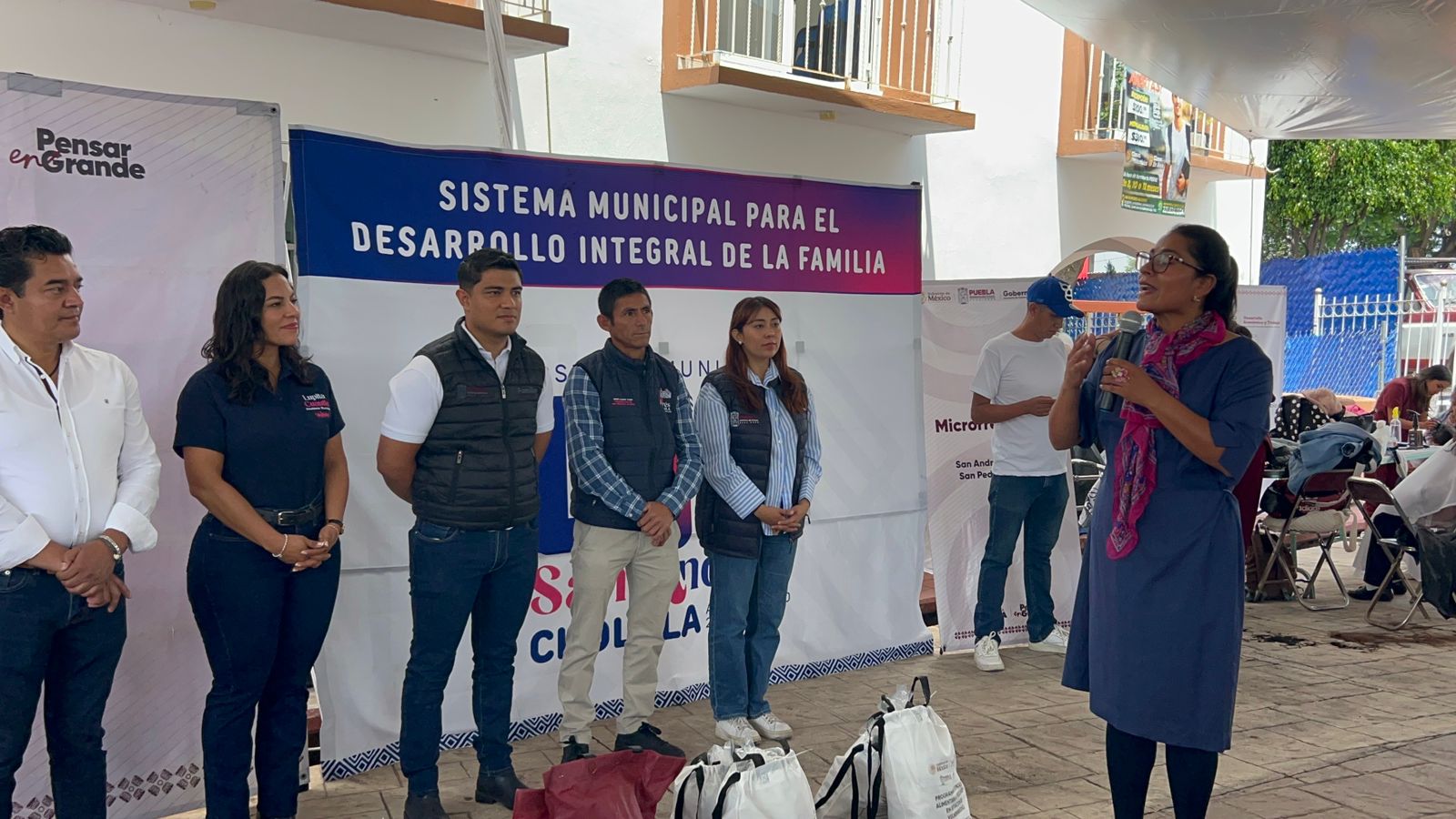 Encabeza Guadalupe Cuautle jornada Por Amor a Puebla en Acatepec