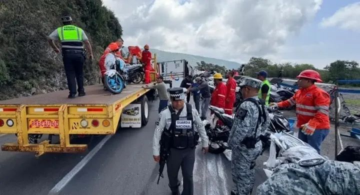 Volcadura de tráiler sobre la Puebla-Orizaba mantiene el cierre a la circulación 