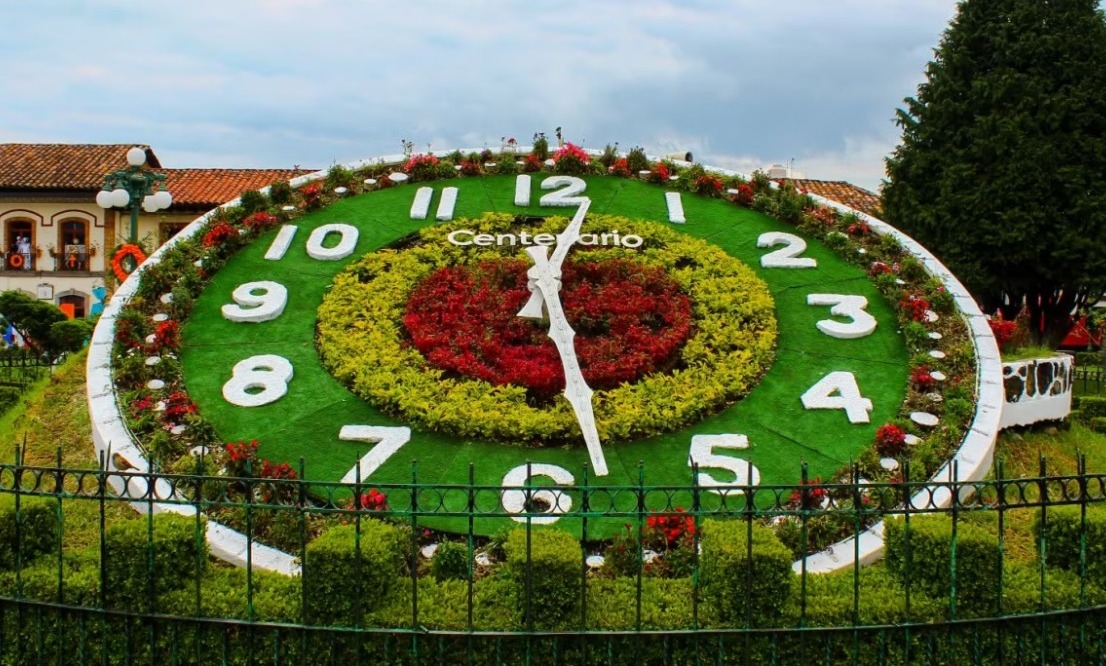 Ven a tomarte la foto al Reloj Floral de Zacatlán