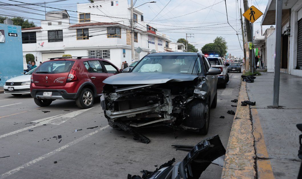 VIDEO Conductor se da a la fuga tras provocar accidente en la Romero Vargas