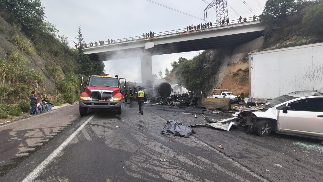 Accidente provoca cierre de la carretera Chamapa-Lechería