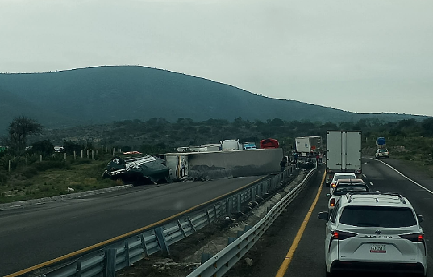Al menos 20 lesionados deja accidente sobre la autopista México-Tuxpan 