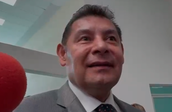 Analizará Gobierno de Puebla implementar carreras técnicas de enfermería y medicina en bachilleratos