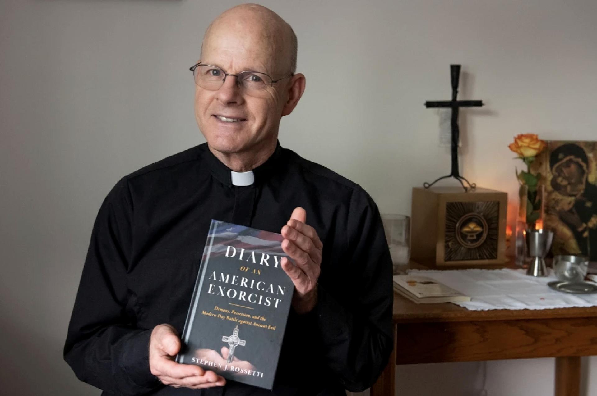 Arquidiócesis de Washington destituye a exorcista por vincular ovnis con demonios