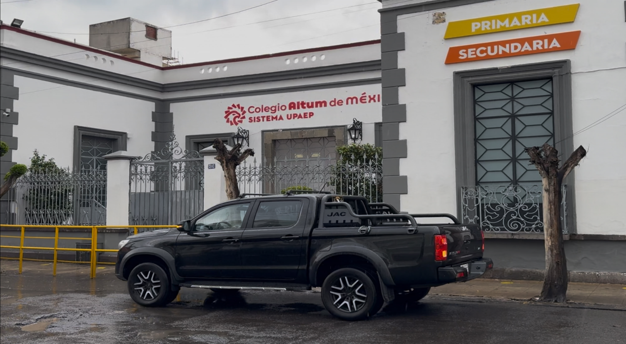 VIDEO Reportan robo en Colegio Altum UPAEP, en el barrio de Santiago