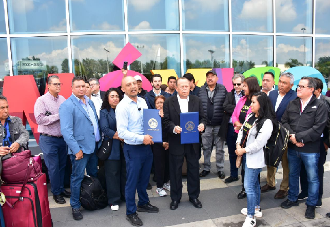 Llegan a Puebla los primeros pasajeros del vuelo directo desde Newark