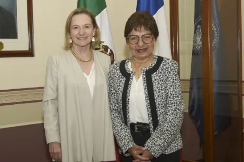 a_embajadora_1