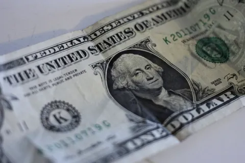 dolar-163223_125
