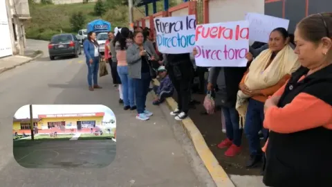 Destitución de la directora